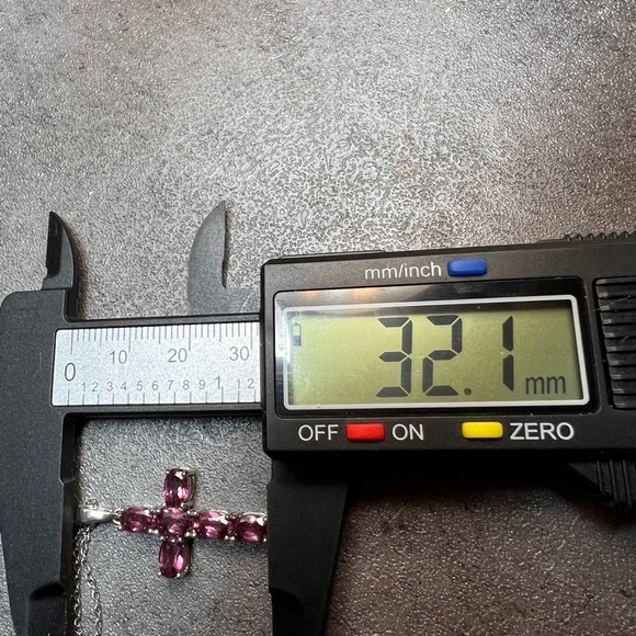 Raspberry rhodolite garnet cross pendant and chain necklace in sterling silver - Picture 16 of 16